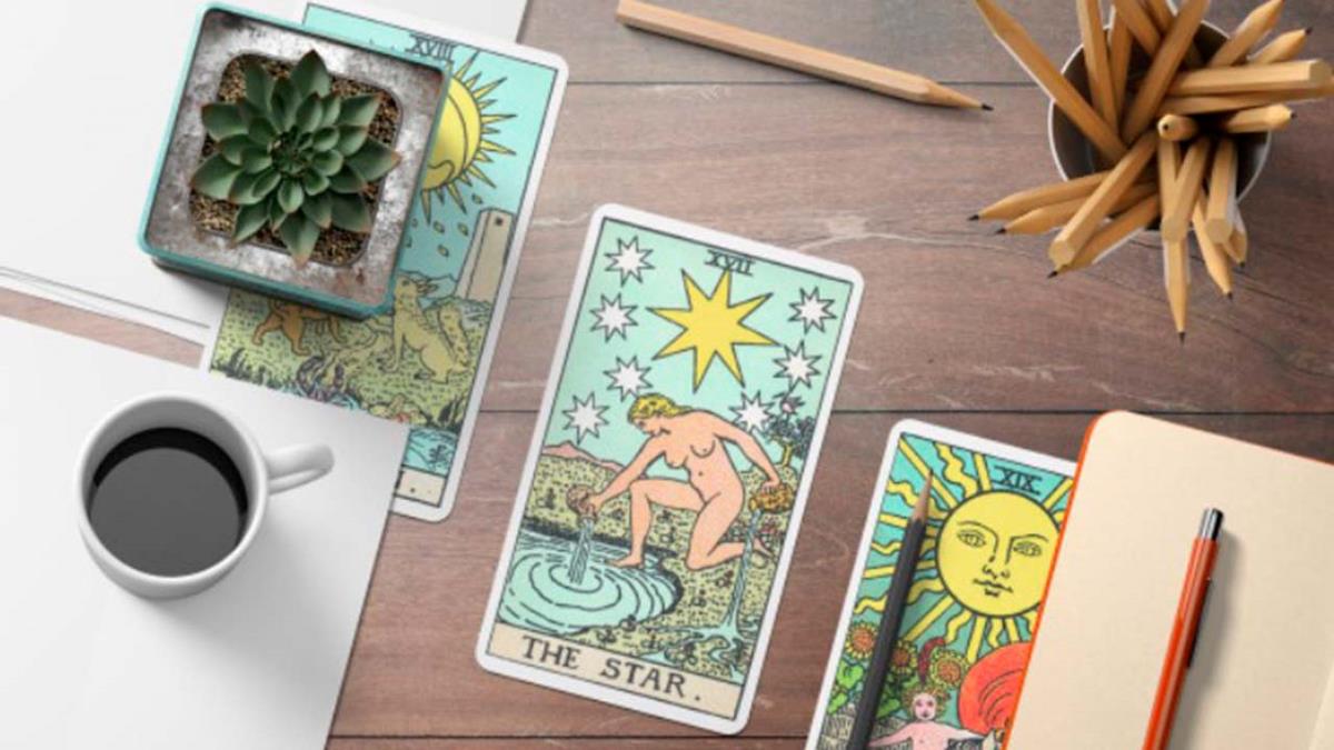 Se trata de una maestra del tarot especializada en la tirada de cartas del amor