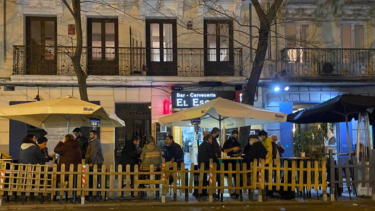 Las asociaciones vecinales celebran la entrada en vigor de la ZPAE de Trafalgar-Ríos Rosas