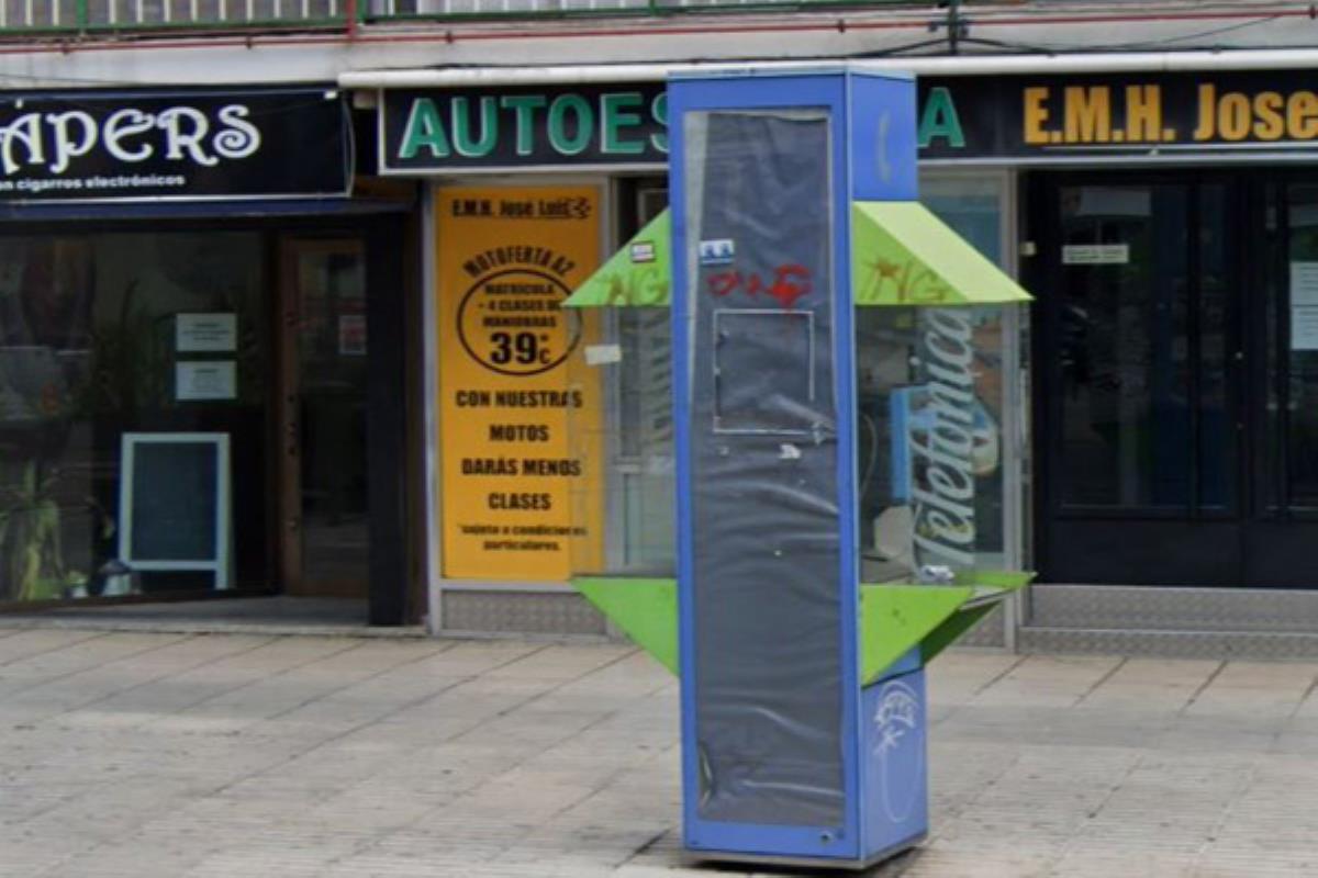 El ayuntamiento ha procedido a su retirada con la colaboración de Telefónica