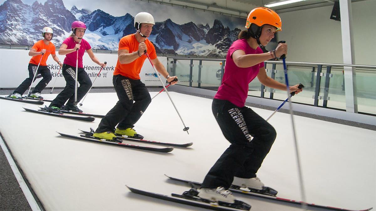 Se trata de un simulador donde pueden esquiar hasta 6 personas a la vez