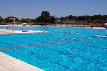 Las tres piscinas que dependen de la Comunidad de Madrid venden online los pases tras limitar el aforo al 50%