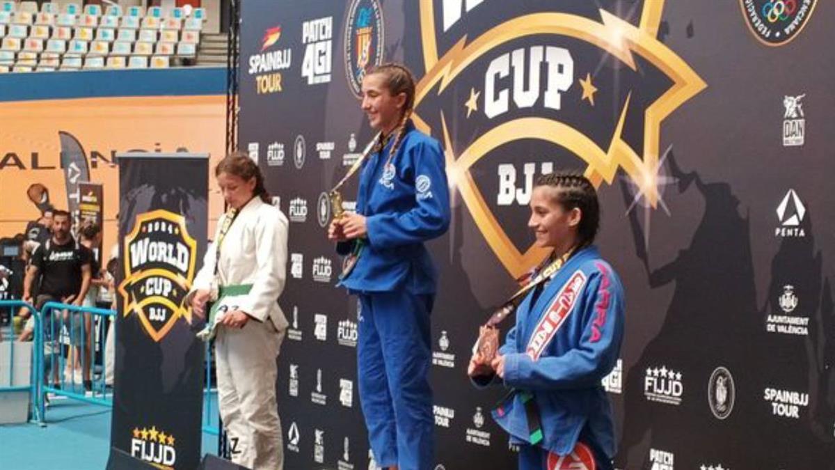 Lo ha sido en categoría Juvenil B -55 kg, en el Campeonato mundial de JIU JITSU de la Federación Internacional FIJJD