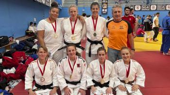El equipo femenino del Judo Club Rivas se proclama campeón de la segunda división en la Liga Nacional