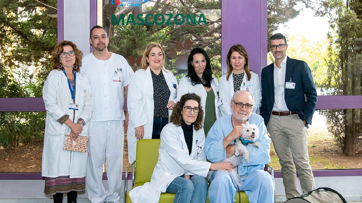 El Hospital ha habilitado un área del vestíbulo principal, denominada “mascozona”