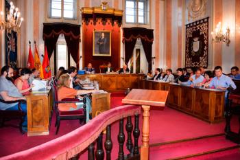 Alcalá instalará las banderas de todas las Comunidades Autónomas durante la celebración de la Fiesta Nacional