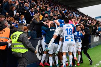 Un golazo del mediapunta sirve para ganar a la Real Sociedad por 2 a 1