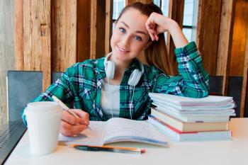 El programa permitirá a 30 personas formadas en la localidad cursar prácticas curriculares en Europa