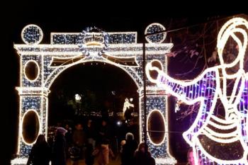 La nueva actividad navideña creó tanta expectación, que mucha gente terminó molesta por no poder acceder al estreno