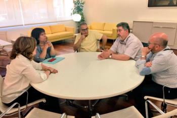 El consistorio insta a los administradores de Emgiasa a modificar el plan de licitación y permitir su compra